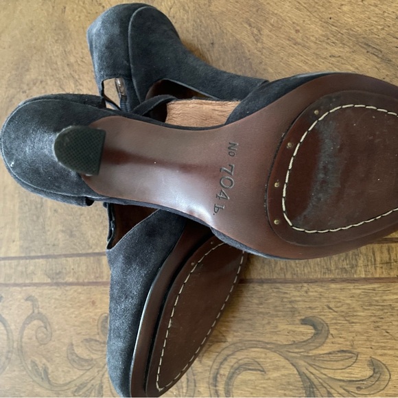 Anthropologie NO 704B NAVY suede Emma round toe heels size 39 (8.5-9)
Worn once - Picture 3 of 5